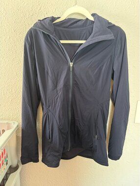 Lululemon Such a Cinch Rain Jacket Midnight Navy size 6. $128 retail. Packable h